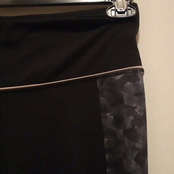 Mono B Black With Marble Design Inside Waist Pocket Leggings - Size Large - Picture 5 of 10